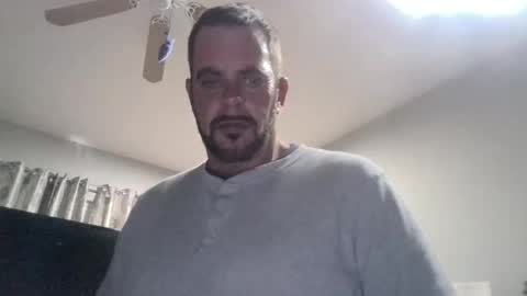 frostydhoman1221 online show from December 2, 8:03 am