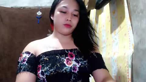 ITS ME CRYSTAL online show from April 14, 3:04 pm