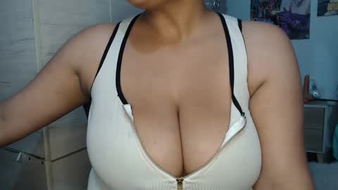 Mia and Gary  online show from December 2, 3:27 am