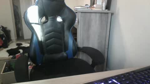 Snapshot of fukemndukem chatting on October 9, 12:10 pm fukemndukem online show from October 9, 12:10 pm