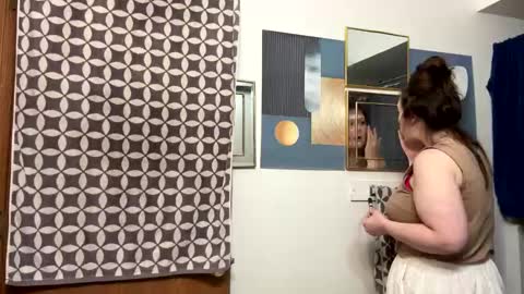 Linnys Palace online show from October 13, 4:20 pm