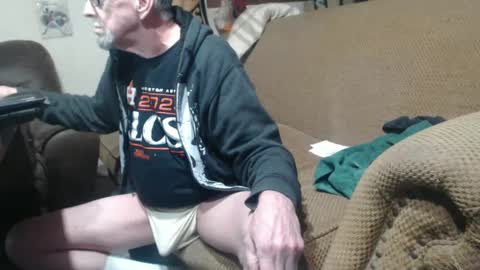Snapshot of futch1050 chatting on January 21, 12:57 am Futch1950 online show from January 21, 12:57 am