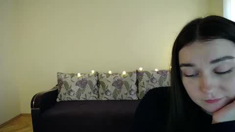 Snapshot of gabby_di chatting on February 1, 12:04 pm Jaklin online show from February 1, 12:04 pm