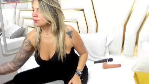 Gaby Santos online show from February 16, 12:47 pm