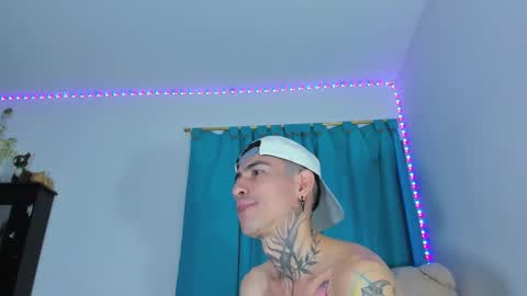 Snapshot of gabosexyxxx chatting on December 2, 2:13 am gabosexyxxx online show from December 2, 2:13 am