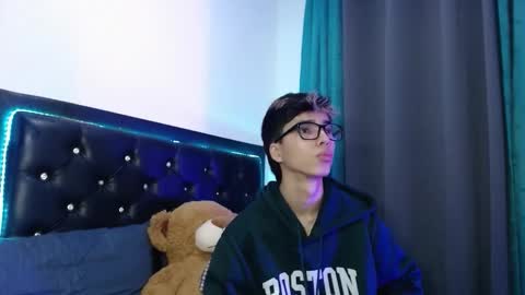 gabriel_x18 online show from February 15, 8:02 am