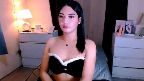 gabriela_deluxe online show from December 4, 9:03 pm