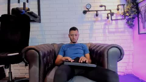 Snapshot of gabrieldraven chatting on September 10, 7:48 pm gabrieldraven online show from September 10, 7:48 pm