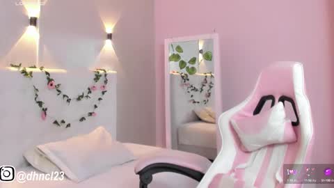 Snapshot of gabriellahoney18 chatting on March 9, 12:53 am Gabriella online show from March 9, 12:53 am