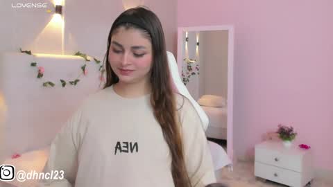 Snapshot of gabriellahoney18 chatting on February 7, 9:37 pm Gabriella online show from February 7, 9:37 pm