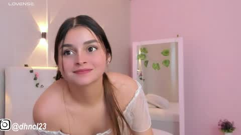 Snapshot of gabriellahoney18 chatting on February 13, 9:28 pm Gabriella online show from February 13, 9:28 pm