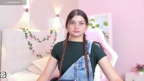 Snapshot of gabriellahoney18 chatting on March 5, 10:21 pm Gabriella online show from March 5, 10:21 pm