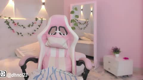 Snapshot of gabriellahoney18 chatting on February 20, 11:32 pm Gabriella online show from February 20, 11:32 pm