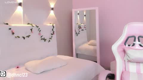 Snapshot of gabriellahoney18 chatting on February 8, 7:27 pm Gabriella online show from February 8, 7:27 pm