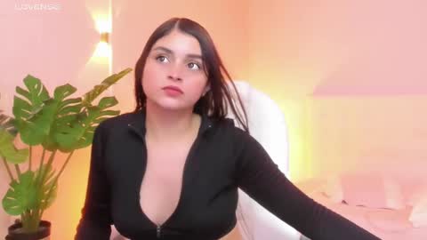 Snapshot of gabriellahoney18 chatting on September 8, 8:41 pm Gabriella online show from September 8, 8:41 pm