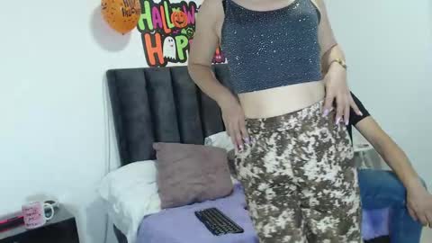 Snapshot of gabrielyabigail chatting on October 4, 8:39 pm gabrielyabigail online show from October 4, 8:39 pm