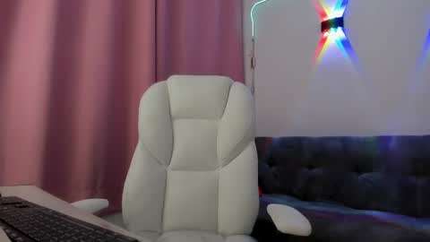 Snapshot of gaby_foox chatting on February 11, 6:40 am gaby online show from February 11, 6:40 am