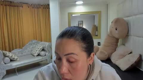 gabriela online show from February 18, 4:18 pm