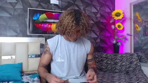 Snapshot of gael__david chatting on March 6, 2:41 am Gael online show from March 6, 2:41 am