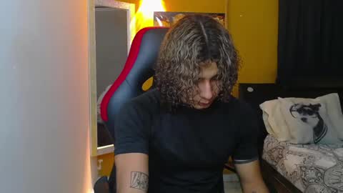 Snapshot of gael__david chatting on February 22, 3:23 am Gael online show from February 22, 3:23 am