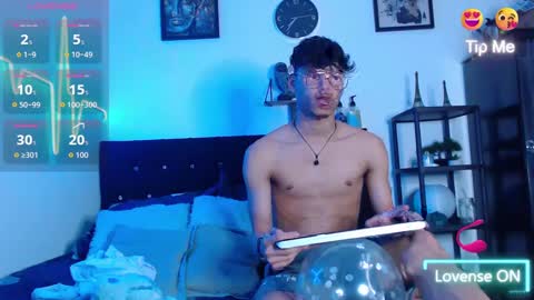 gael_jones online show from September 29, 10:20 pm