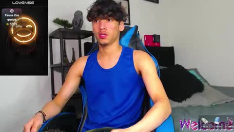 gael_jones online show from December 1, 2:09 am