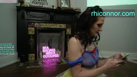Rhi Connor   online show from December 30, 4:18 pm