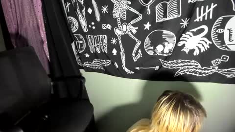 GalaxxyRose online show from September 20, 8:01 pm