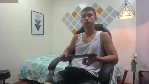 garuo_18 online show from November 5, 2:57 am