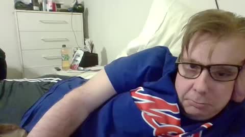 Snapshot of garyg930 chatting on September 9, 2:55 am Gary online show from September 9, 2:55 am