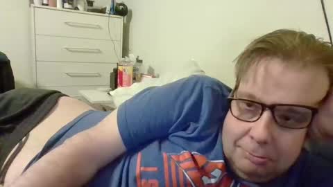 Snapshot of garyg930 chatting on February 19, 5:16 am Gary online show from February 19, 5:16 am