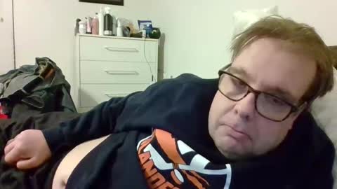 Snapshot of garyg930 chatting on December 6, 5:25 am Gary online show from December 6, 5:25 am