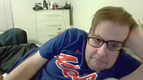 Snapshot of garyg930 chatting on September 19, 2:27 am Gary online show from September 19, 2:27 am