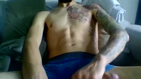 garyreal1990 online show from April 10, 1:49 pm