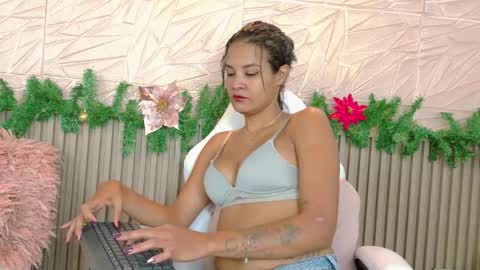 gaviluc_ online show from December 18, 10:32 am