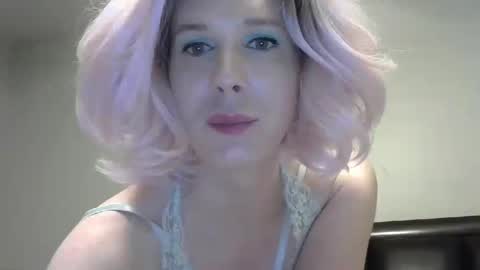 Snapshot of gbeaumont chatting on October 13, 3:19 am Gwendolyn Beaumont online show from October 13, 3:19 am