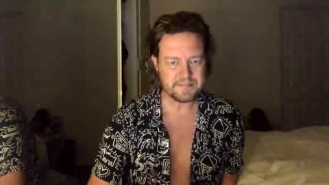 gcsurfer81 online show from May 13, 8:24 am