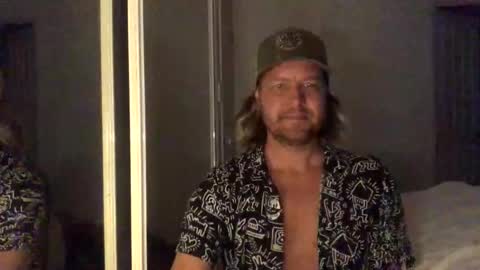 gcsurfer81 online show from November 1, 9:41 am