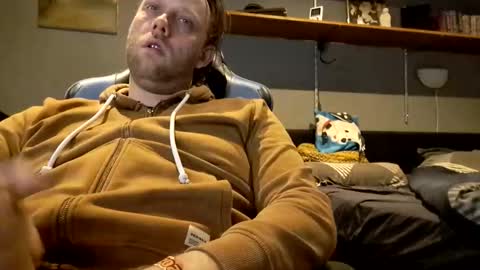 geilewaalwijker33 online show from May 13, 10:41 pm