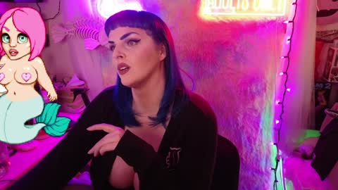 Snapshot of geishamonroe chatting on December 9, 10:22 am Geisha Monroe online show from December 9, 10:22 am