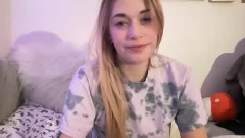 Snapshot of gemmyrosee chatting on December 3, 8:33 am gemmyrosee online show from December 3, 8:33 am