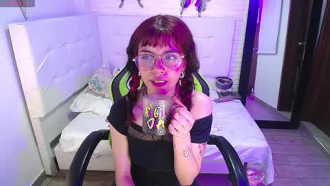 genesis_rea_ online show from January 4, 12:37 am