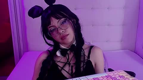 genesisrea__ online show from October 1, 10:30 pm