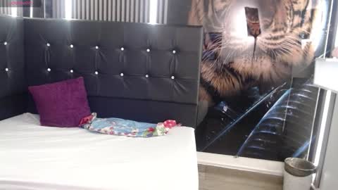 genesisrea__ online show from October 4, 6:33 am