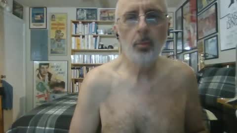 Snapshot of gentcallr chatting on December 31, 10:01 pm Steve online show from December 31, 10:01 pm