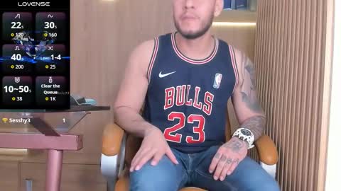 Snapshot of george_diesell_ chatting on September 18, 1:09 am George online show from September 18, 1:09 am