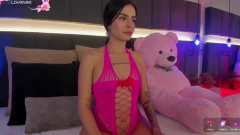 Snapshot of georginna_sins chatting on February 19, 11:25 pm Kendal online show from February 19, 11:25 pm