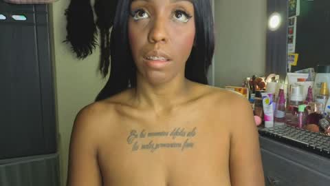 georgiss_ online show from April 4, 11:01 pm