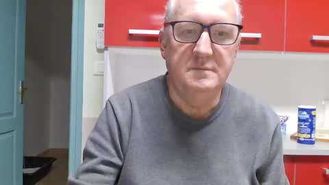 gerardlp131313 online show from October 29, 8:42 pm