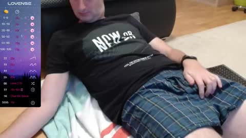 Snapshot of germanpenis90 chatting on September 13, 8:33 pm Nick online show from September 13, 8:33 pm